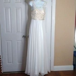 Chicas USA white formal dress sz medium